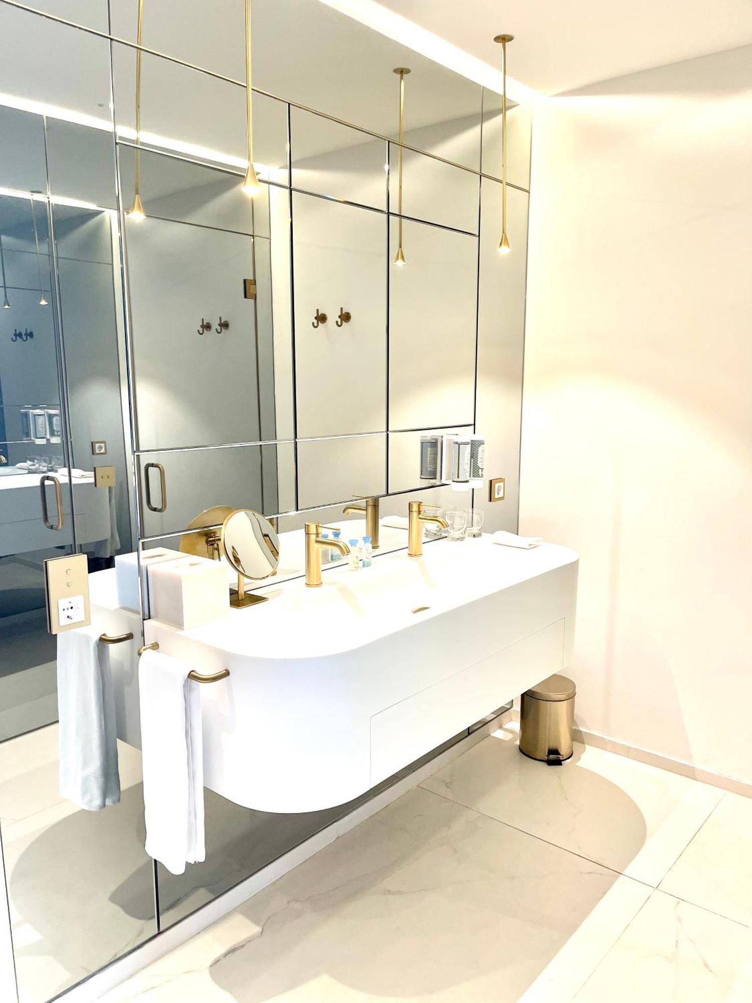 Luxury Suites & Apartments Mondrian Market Square II Warschau Exterior foto