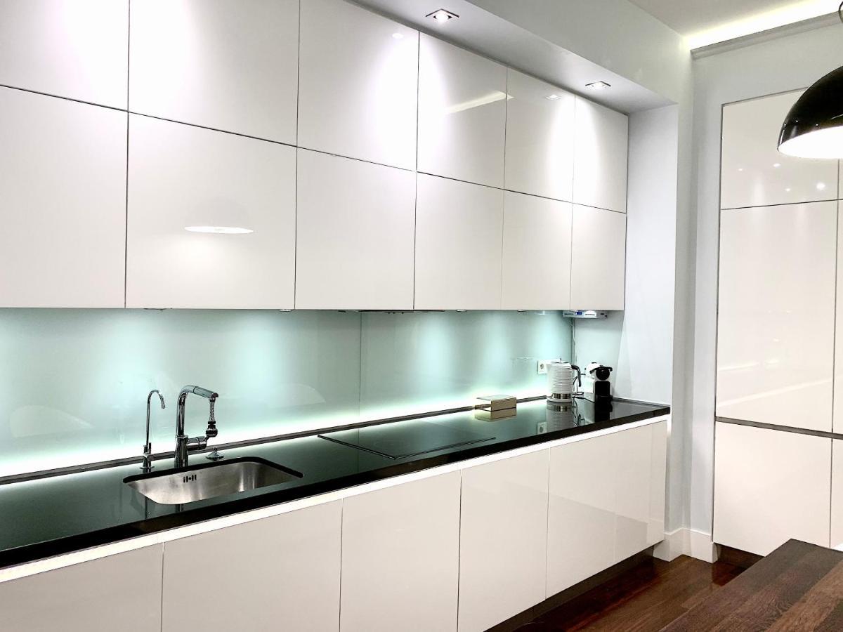 Luxury Suites & Apartments Mondrian Market Square II Warschau Exterior foto
