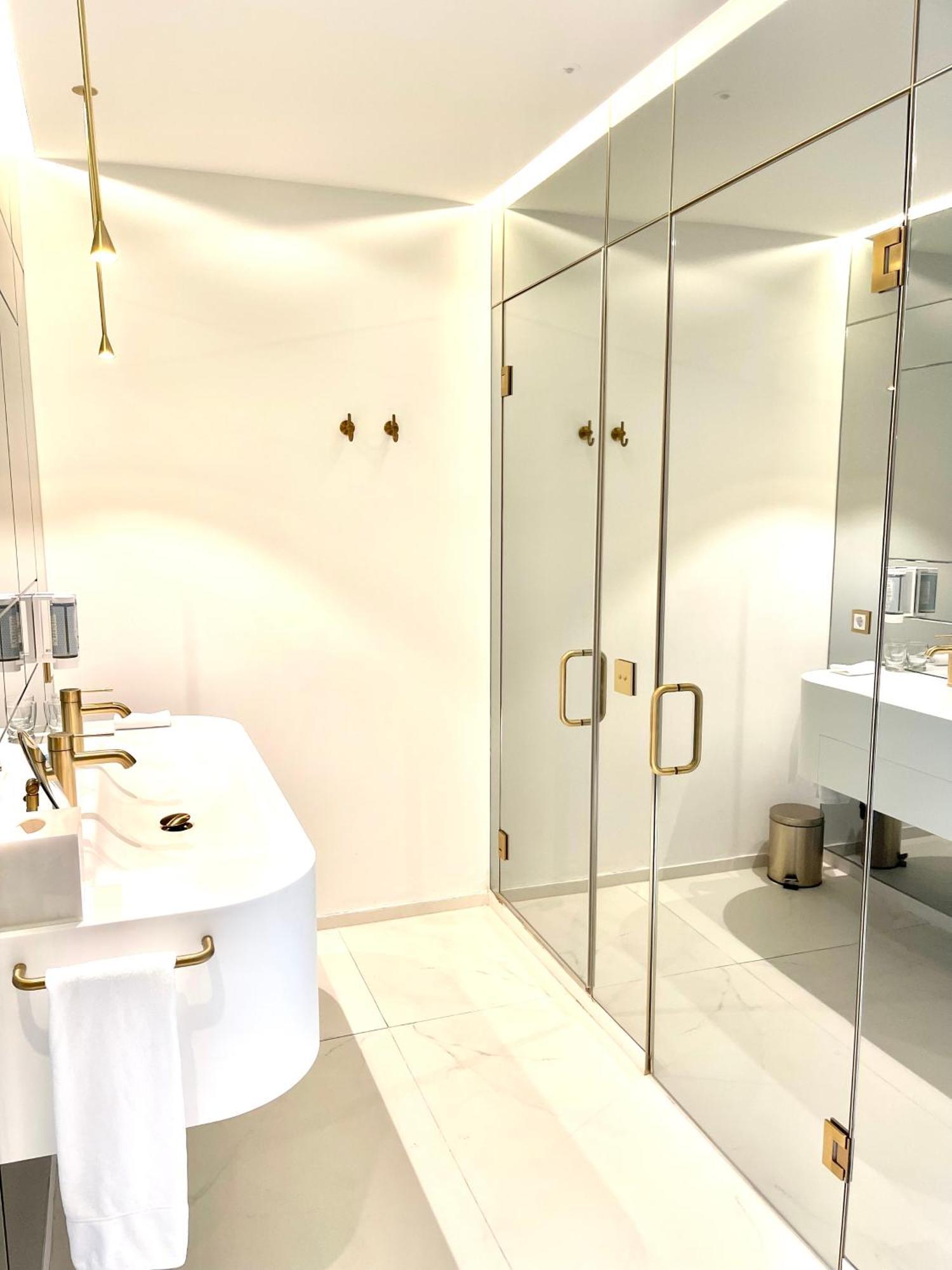Luxury Suites & Apartments Mondrian Market Square II Warschau Zimmer foto